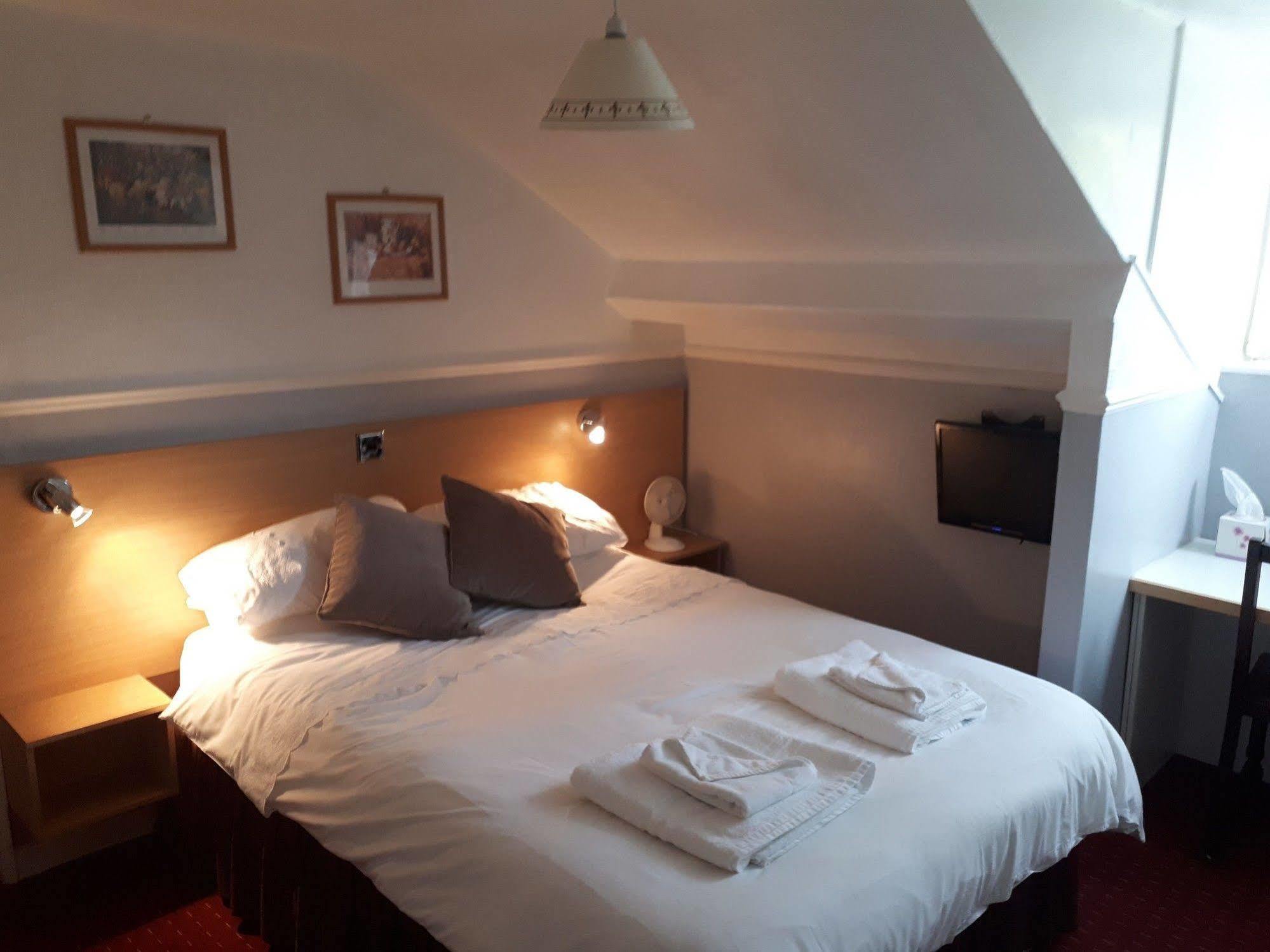 The George Borrow Hotel Ponterwyd Extérieur photo